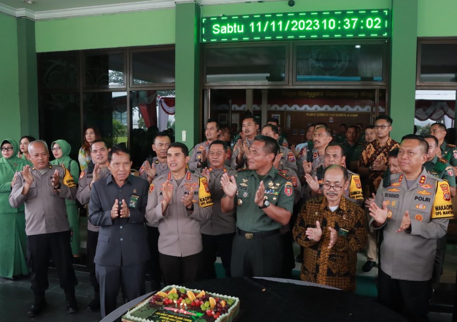 Hut Korem Asn Ke Kapolresta Samarinda Berikan Surprise