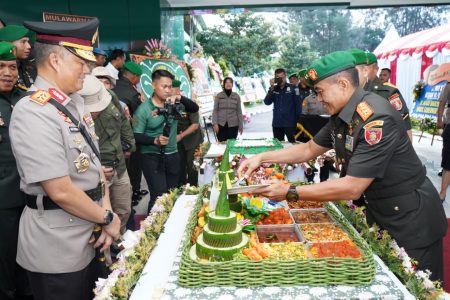 HUT Kodam VI/MLW ke-65 Tahun, Kapolda Kaltim Beri Kejutan ke Pangdam