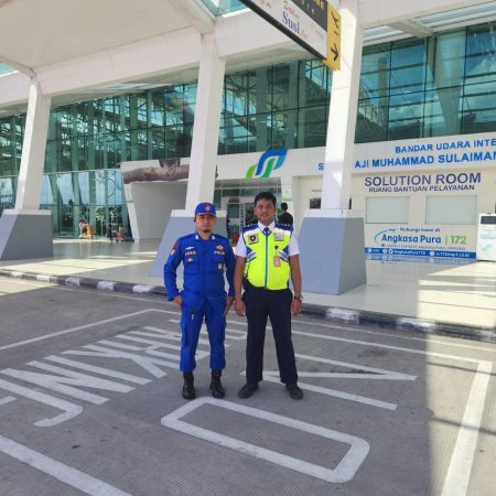 Ciptakan Kenyamanan dan Keamanan Para Penumpang, Personel Ditpolairud Lakukan Patroli Mobile Di Bandara SAMS Balikpapan