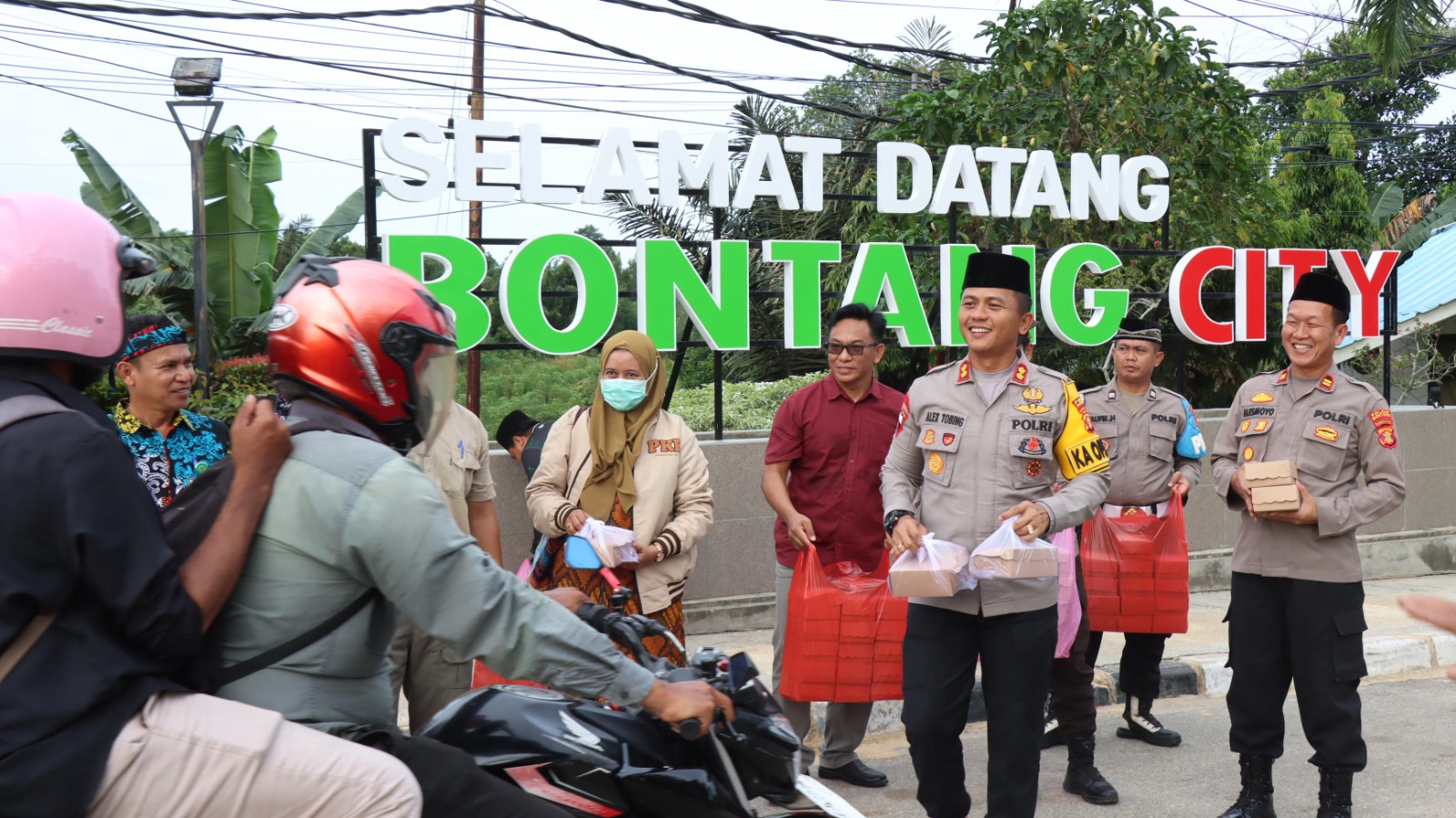 Polres Bontang Gelar Aksi Berbagi Takjil, Wujud Kepedulian di Bulan Ramadhan