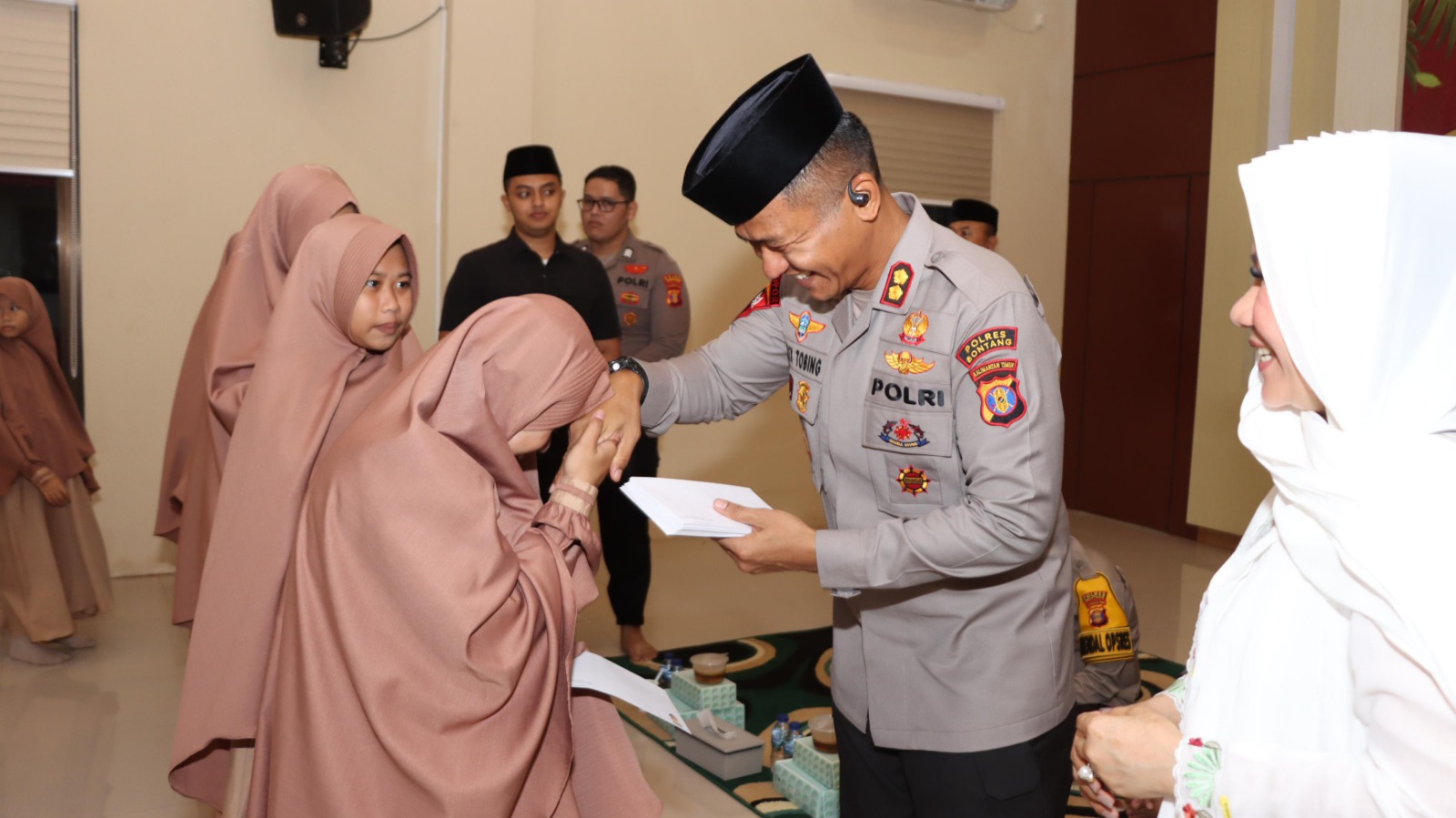 Berbagi Kebahagiaan di bulan Ramadhan, Polres Bontang Gelar Buka Puasa Bersama serta Beri Santunan kepada Anak-Anak Yatim