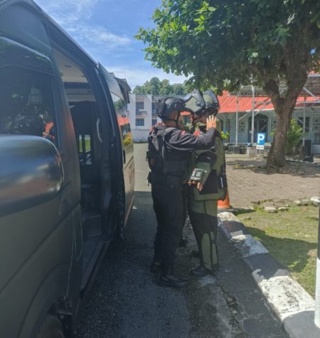 Sinergi TNI-Polri Tingkatkan Kemampuan Operasional, Sat Brimob Polda Kaltim dan Lanal Balikpapan Gelar Latihan Simulasi Uji Terampil Pangkalan
