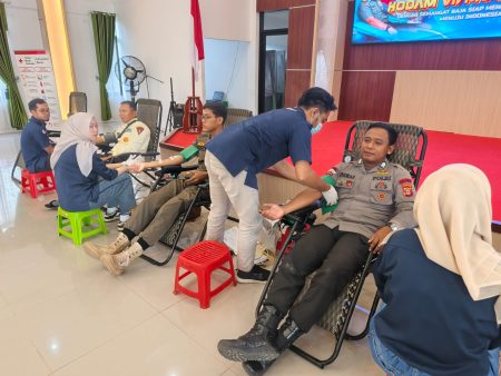 Wujud Sinergitas TNI-Polri, Sat Brimob Polda Kaltim Ikuti Aksi Donor Darah Peringati HUT Kodam VI/Mulawarman ke-67