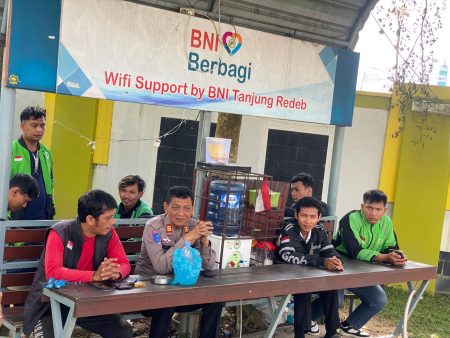 Melalui Program Polantas Menyapa, Sat Lantas Polres Berau Jalin Keakraban dengan Komunitas Driver dan Ojol
