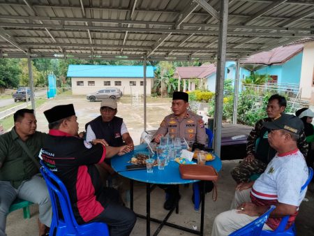 Perkuat Sinergi dalam Menjaga Kamtibmas, Polsek Long Ikis Jalin Silaturahmi dengan Tokoh Masyarakat