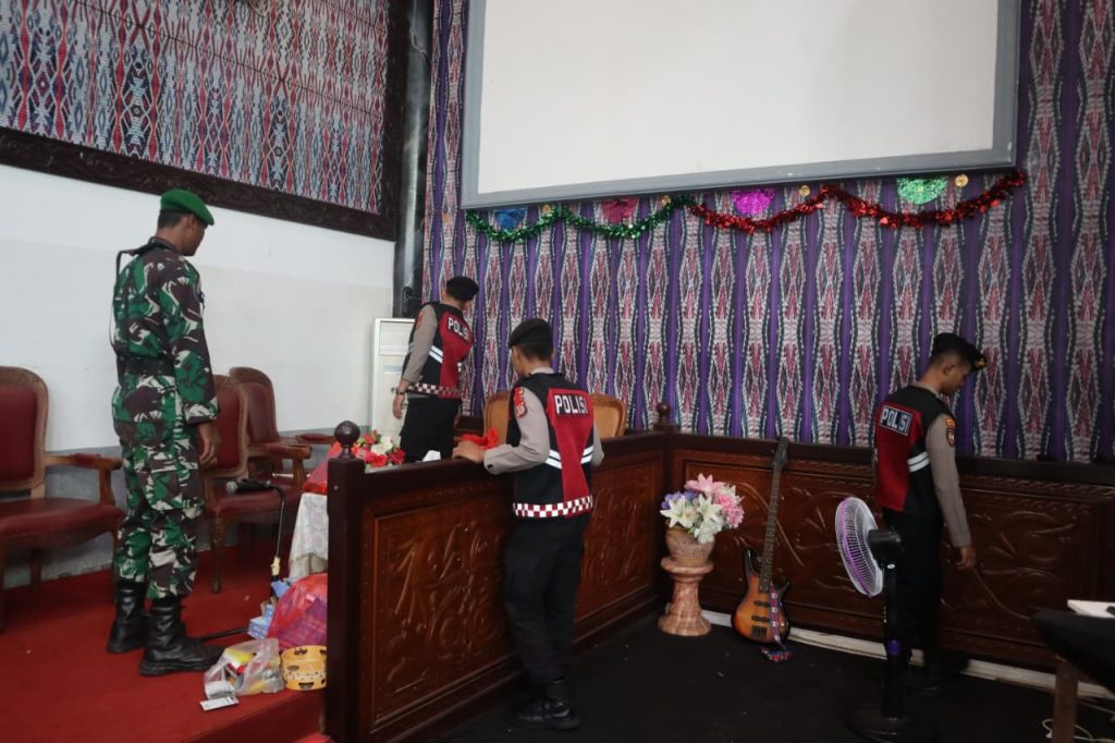 Jelang Nataru, Polres Kutai Barat Lakukan Sterilisasi Gereja