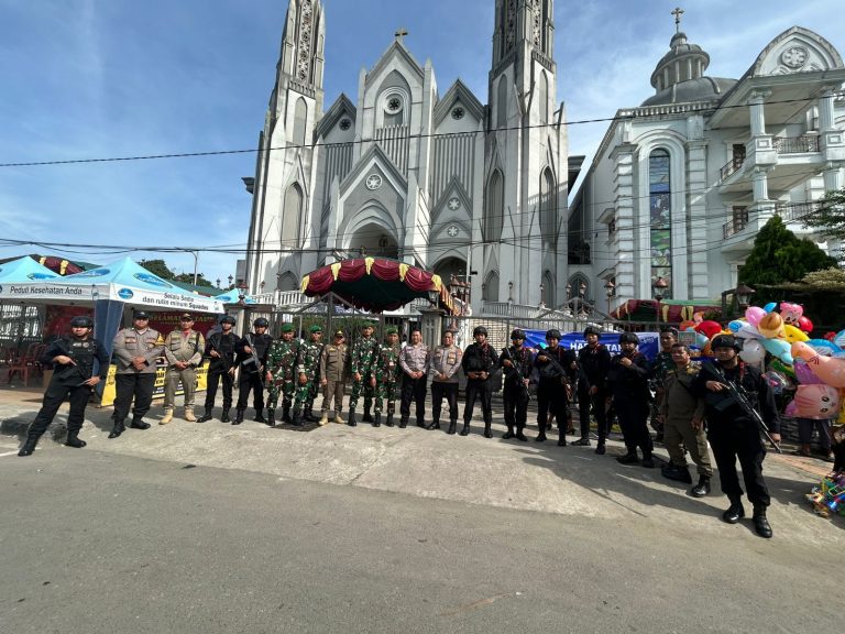 Lakukan Pengamanan di 13 Gereja, Polsek Samarinda Kota Jamin Ibadah Natal 2025 Berlangsung Aman dan Lancar