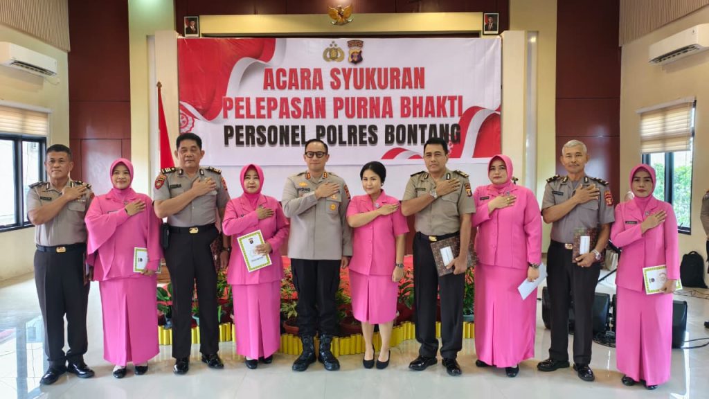 Polres Bontang Gelar Upacara Pelepasan Purna Bakti, Kapolres: Pengabdian Tidak Berhenti Meski Masa Dinas Usai