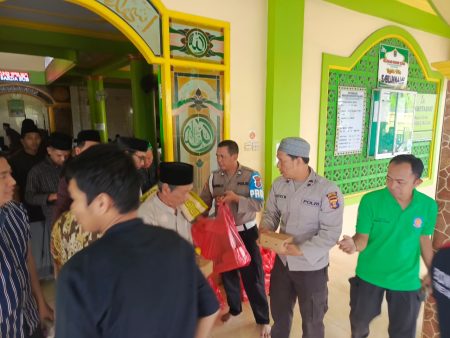 Wujudkan Kepedulian Sosial dan Perkuat Silaturahmi, Polsek Bontang Barat Gelar Jumat Berkah