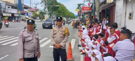 Polresta Balikpapan Lakukan Pengamanan Kunker Presiden RI di Balikpapan, Disambut Antusias oleh Masyarakat