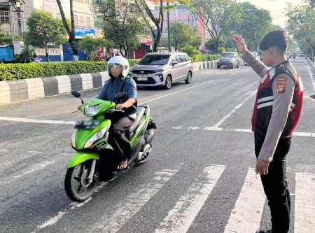 Optimalkan Pelayanan Lalu Lintas Demi Kamseltibcarlantas, Polresta Balikpapan Gelar Strong Point Pagi