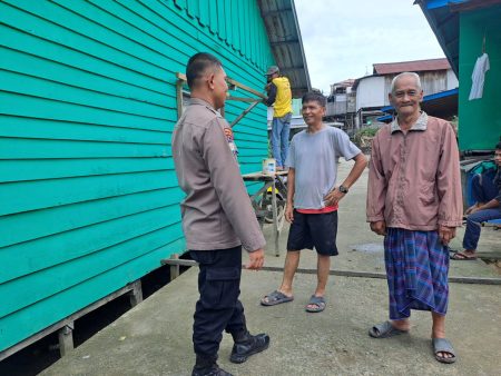Ajak Masyarakat Bersama-sama Jaga Kamtibmas, Bhabinkamtibmas Loktuan Intensifkan Patroli Sambang Dialogis