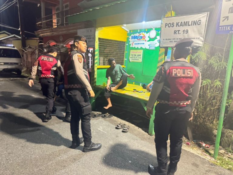 Perkuat Harkamtibmas, Ditsamapta Polda Kaltim Sambangi Sejumlah Pos Kamling di Kota Balikpapan