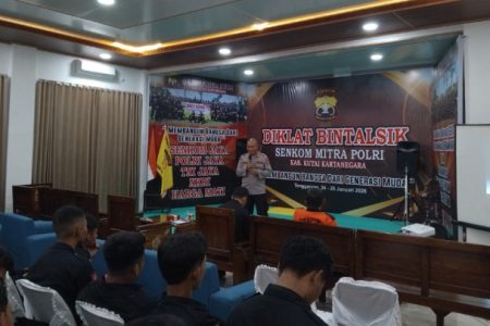 Perkuat Sinergi Kamtibmas, Kasat Binmas Polres Kukar Berikan Pembekalan kepada Peserta Diklat Bintalsik Senkom