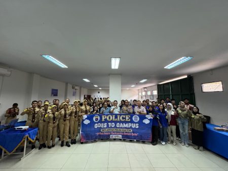 Police Goes To Campus, Ditlantas Polda Kaltim Edukasi Mahasiswa Polnes tentang Keselamatan Berlalu Lintas