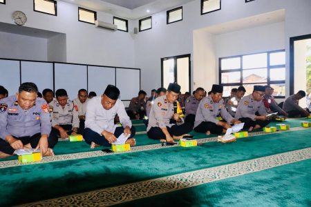 Perkuat Mental Spiritual Personel, Polres Kutim Gelar Binrohtal dan Tausiah Keagamaan