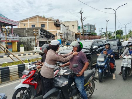 Memasuki Hari Keenam, Satgas Preemtif dan Preventif Ops.Keselamatan Mahakam Intensifkan Edukasi Lalu Lintas dan Pengecekan Angkutan Umum