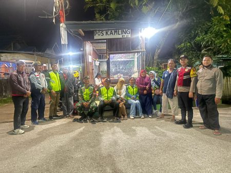 Cegah Gangguan Kamtibmas, Bhabinkamtibmas Polsek Loa Janan Lakukan Pengecekan Poskamling