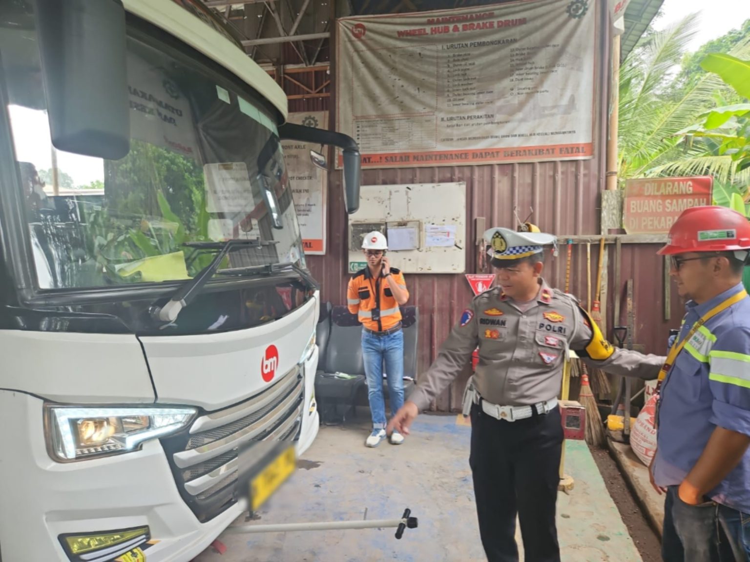 Pasti Keselamatan Transportasi, Sat Lantas Polres Berau Lakukan ‘Ramp Check’ Angkutan Karyawan Tambang