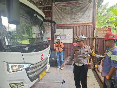 Pasti Keselamatan Transportasi, Sat Lantas Polres Berau Lakukan ‘Ramp Check’ Angkutan Karyawan Tambang