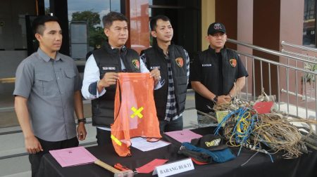 Gelar Konferensi Pers, Polresta Samarinda Sampaikan Pengungkapan Kasus Pencurian Kabel LPJU