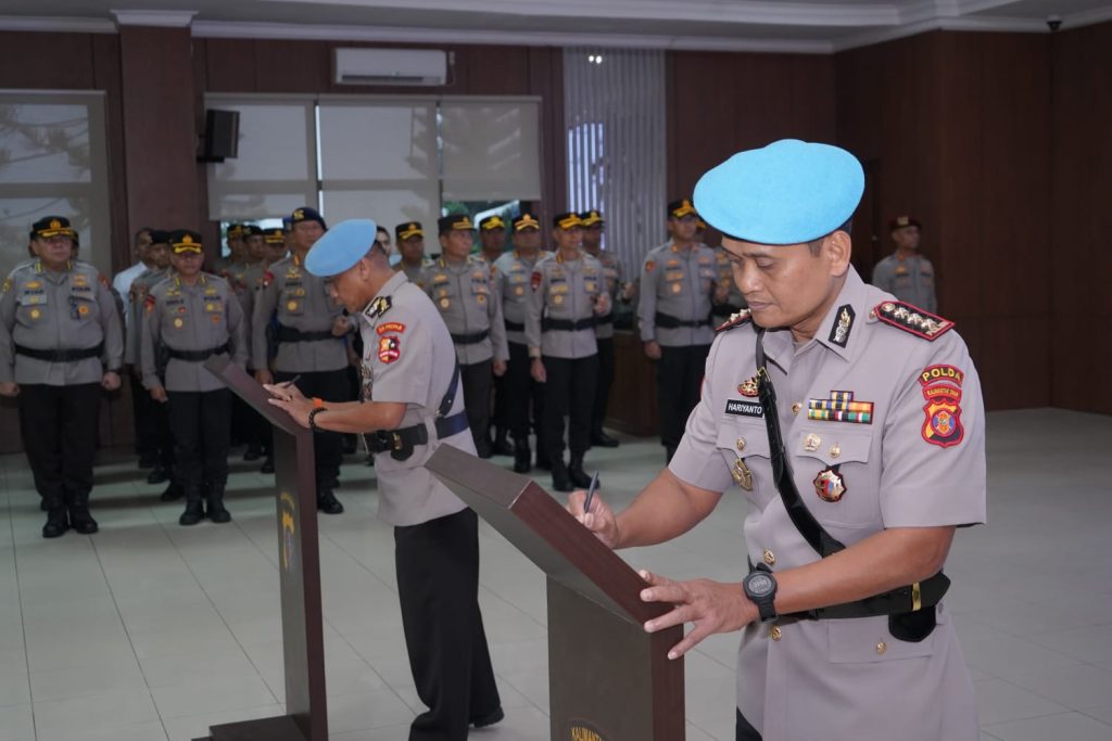 Kapolda Kaltim Pimpin Sertijab Kabid Propam, Kombes Pol Hariyanto Resmi Gantikan Kombes Pol Teguh Nugroho